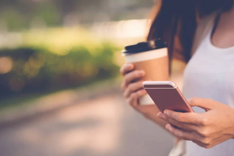 
	Smartphone: nesse ano, foram realizadas tr&ecirc;s pesquisas a fim de compreender melhor o impacto do celular na vida do jovem
 (DragonImages/Thinkstock)