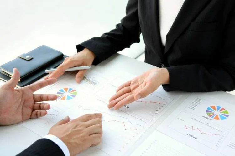 Descubra como entender o mercado, identificar concorrentes e usar insights estratégicos para fortalecer sua empresa (Thinkstock/takasuu)