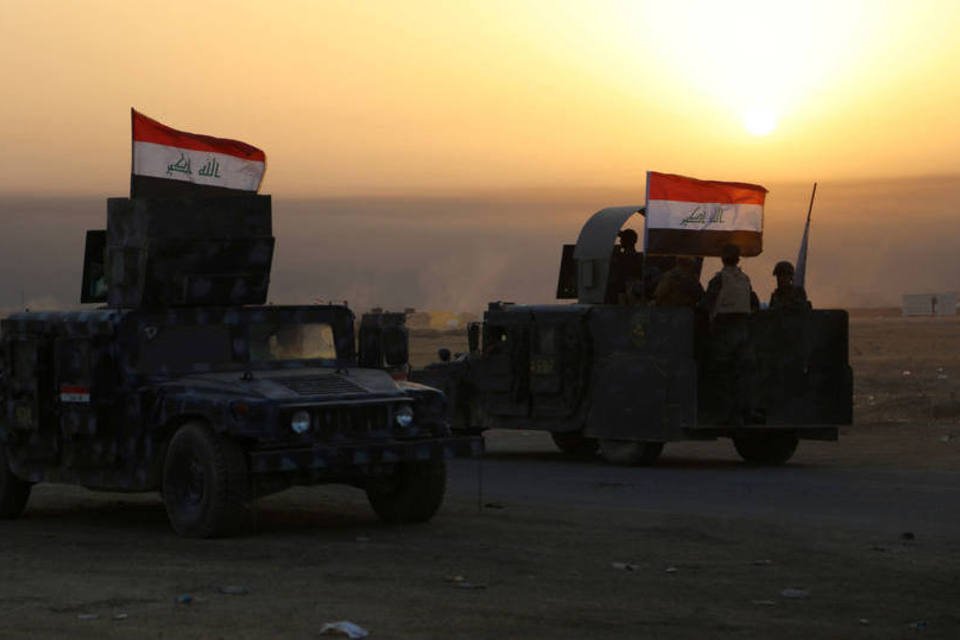 Forças iraquianas avançam contra EI em ofensiva noturna em Mosul