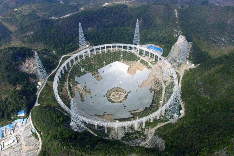 
	Fast: maior radiotelesc&oacute;pio do mundo ser&aacute; usado na busca por vida alien&iacute;gena

