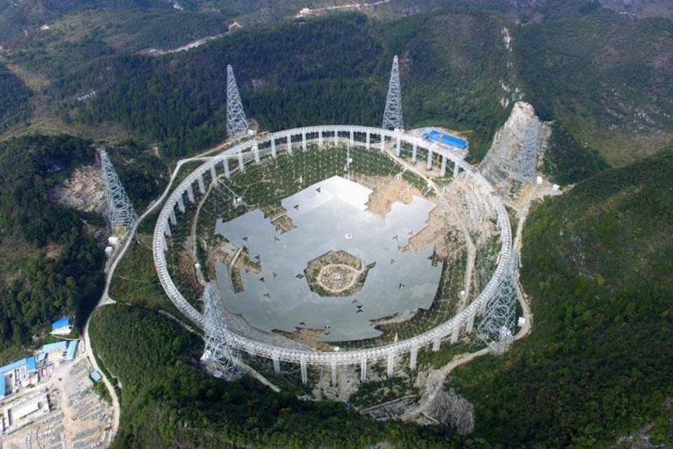 Maior radiotelescópio vai ajudar na busca por ETs