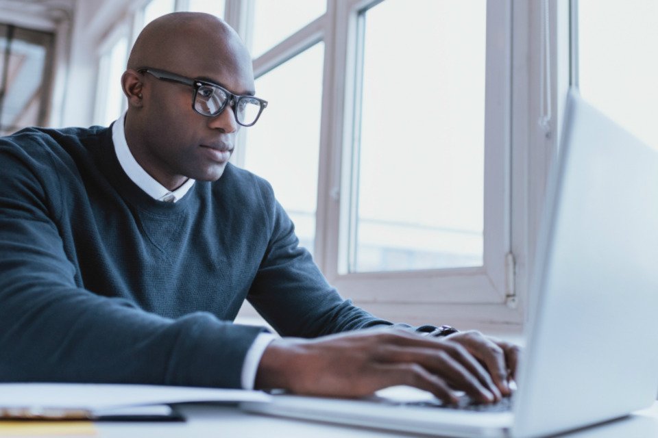 IA tira ou cria empregos? No caso dos engenheiros de software, demanda aumentou 30%