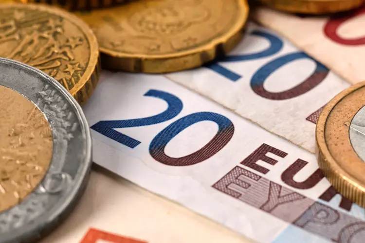 
	Euros: conhe&ccedil;a bolsas oferecidas pelos governos do Reino Unido, Fran&ccedil;a, Alemanha, Holanda e pela pr&oacute;pria Uni&atilde;o Europeia
 (vetkit/Thinkstock)