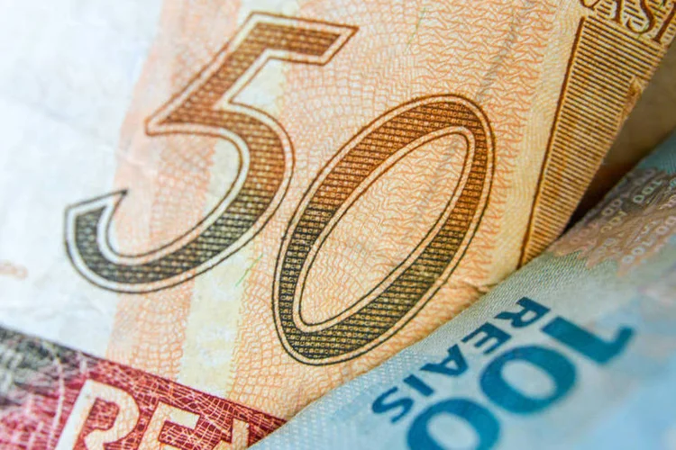 Cédulas de reais: poupança ganha da rentabilidade de CDBs de bancos grandes que paguem 90% do CDI em até 18 meses (Reprodução/Thinkstock)