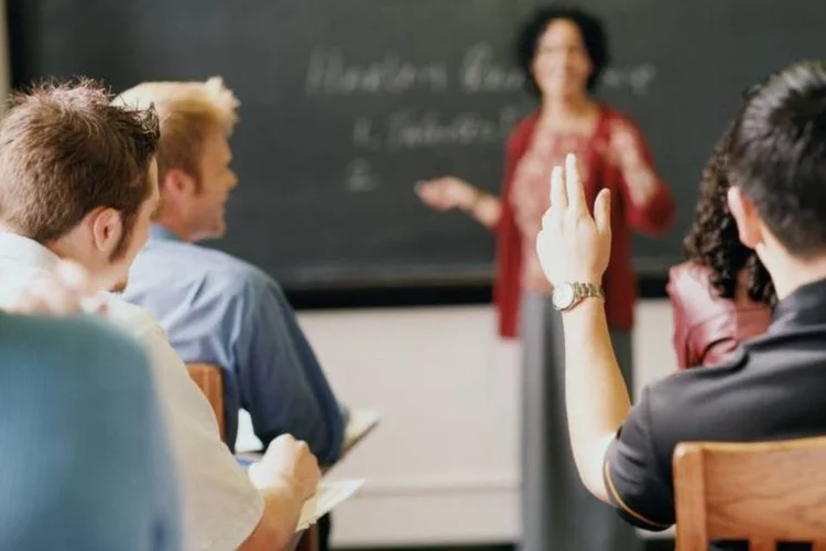 
	PEC: no caso da educa&ccedil;&atilde;o, est&atilde;o assegurados os recursos para o Fundeb e para o Sal&aacute;rio Educa&ccedil;&atilde;o.
 (Thinkstock/Ryan McVay)