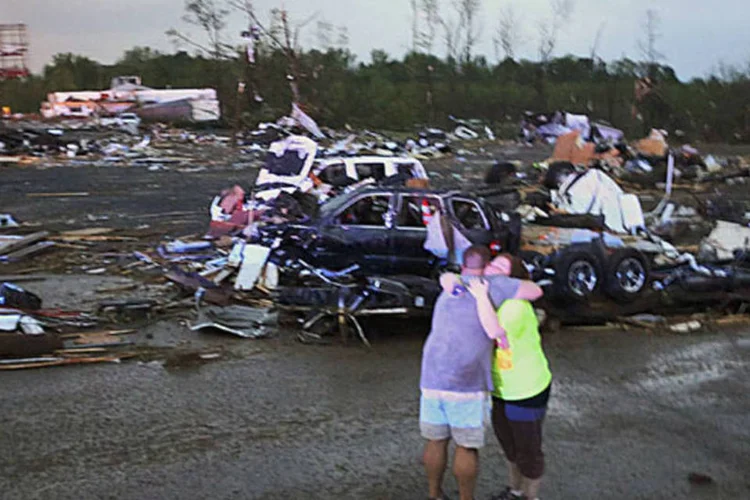 Tornados causam estragos nos EUA em 27.04.2014 (REUTERS)