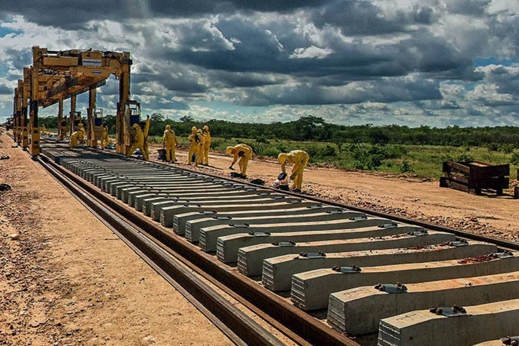 
	Trecho da Transnordestina, no Piau&iacute;: seis anos depois, s&oacute; metade do tra&ccedil;ado est&aacute; pronta
 (Divulgação/Exame)