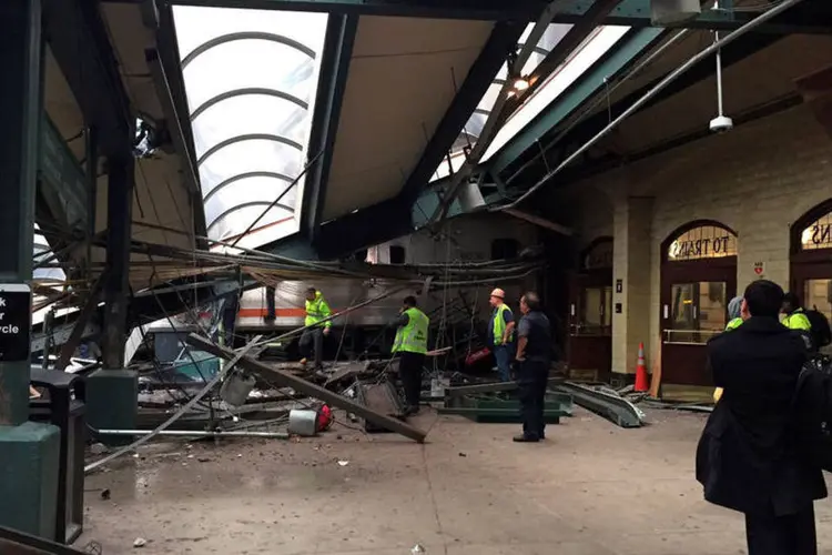 
	Acidente de trem: o saldo de v&iacute;timas atualizado indica que 114 pessoas ficaram feridas e apenas uma pessoa morreu
 (Corey Futterman / Reuters)