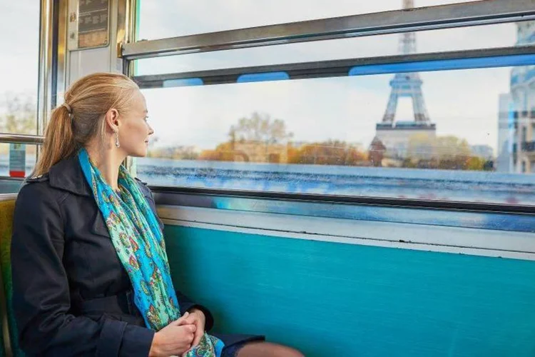 
	Mulher em trem na Fran&ccedil;a: medida busca garantir a seguran&ccedil;a e sa&uacute;de dos freelancers na Uni&atilde;o Europeia
 (Thinkstock/encrier)