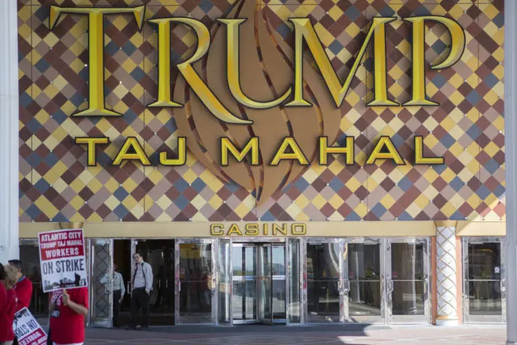 
	Trump Taj Mahal: o fechamento definitivo do Trump Taj Mahal deixou 3.000 pessoas sem emprego
 (Jessica Kourkounis/Getty Images)