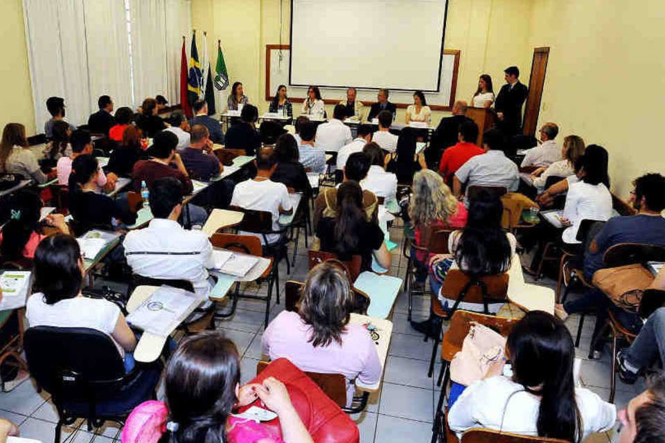 Estudantes já ocupam 460 escolas e 6 universidades no Paraná