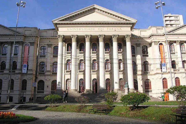 UFPR: são 29 mandados de prisão temporária, oito conduções coercitivas e 36 mandados de busca e apreensão (Wikimedia Commons)