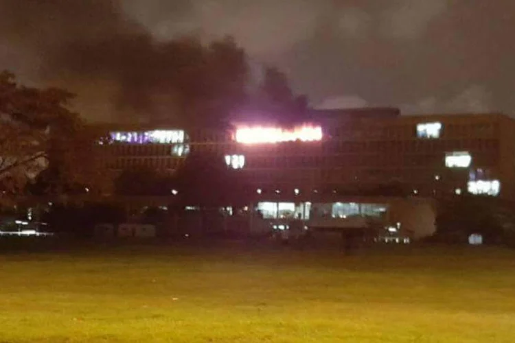 
	Inc&ecirc;ndio: a universidade informa que o edif&iacute;cio ser&aacute; interditado para realiza&ccedil;&atilde;o de per&iacute;cia
 (Reprodução/Twitter)
