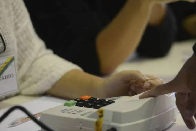 Biometria: cerca de 32,76% do eleitorado que é obrigado a ter cadastro digital pode ter o título cancelado (Tânia Rêgo/Agência Brasil)