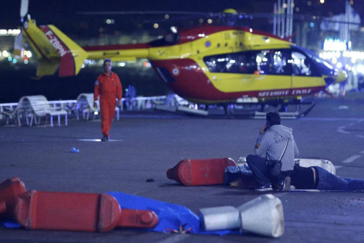 Vítimas de ataque com caminhão em Nice, França. 14/07/2016
 (Eric Gaillard/Reuters)