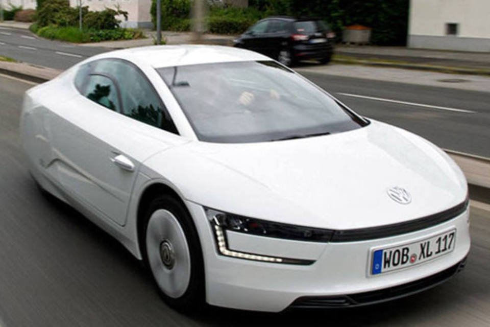 VW humilha com carro que faz 110 km por litro