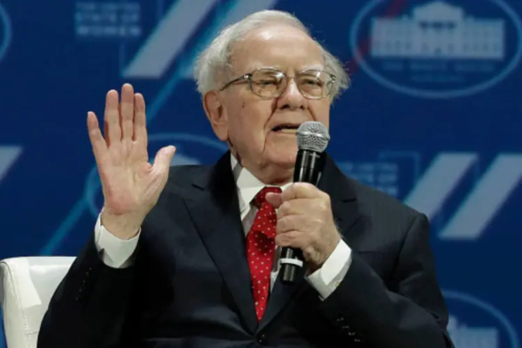Warren Buffett: bilionário divulgou a sua tradicional carta anual no último sábado, 24. (foto/Getty Images)
