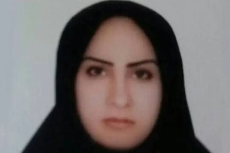 Zeinab Sekaanvand: casada aos 15 em um relacionamento abusivo, foi acusada da morte do marido. Aos 22, pode ser enforcada a qualquer minuto (Reprodução/Anistia Internacional)