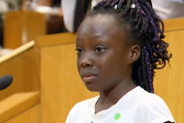 
	Zianna Oliphant: menina de 9 anos emocionou ao falar sobre o racismo em um encontro com autoridades da cidade de Charlotte, Carolina do Norte
 (Reprodução/YouTube)