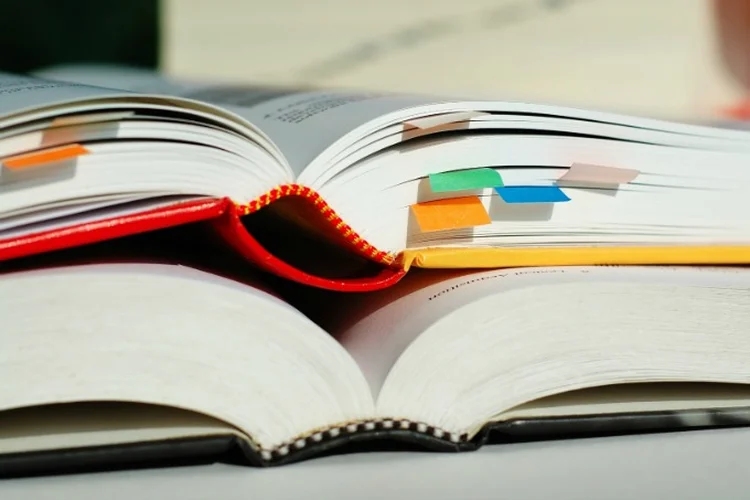 Livros: alunos não receberam material didático para aulas (Zoonar RF/Thinkstock)