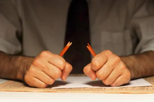 'Rage bait': Oxford elege palavra do ano de 2025