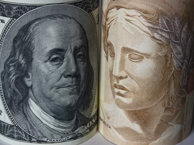 Dólar: a moeda recuou 0,22%, a 3,1201 reais na venda, depois de subir 0,39% na véspera (Foto/Thinkstock)