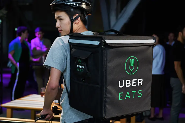 Uber Eats: as entregas são feitas por entregadores parceiros (Akio Kon/Bloomberg)