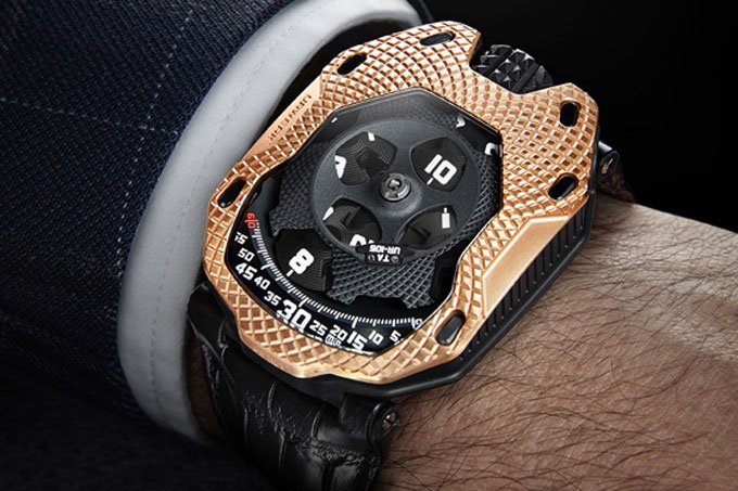 Urwerk adiciona peça que integra ouro rosa à sua coleção