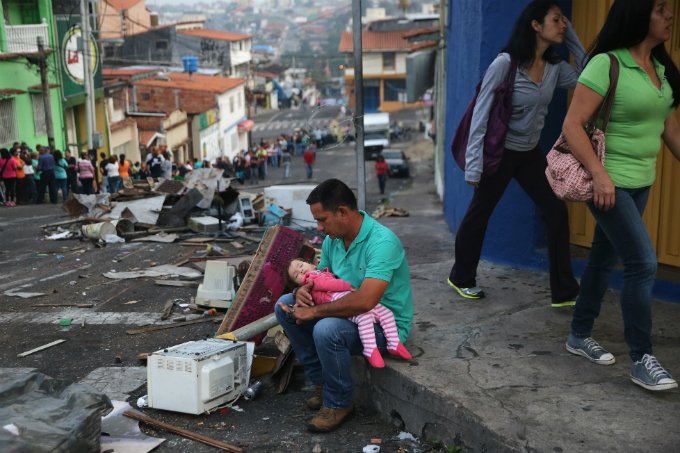 De comida a remédios, falta tudo na Venezuela e população sofre