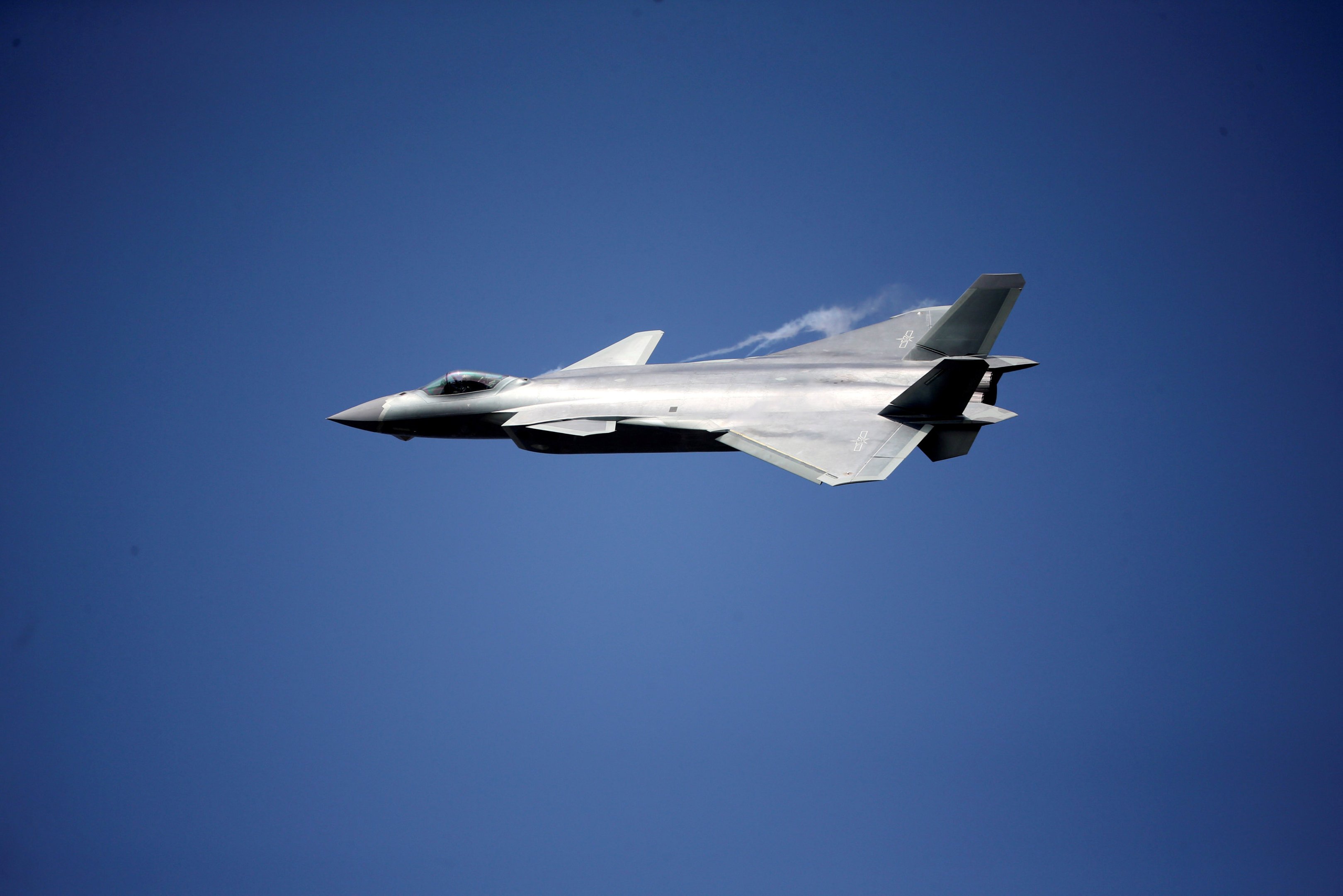 China apresenta novo caça como símbolo de força militar