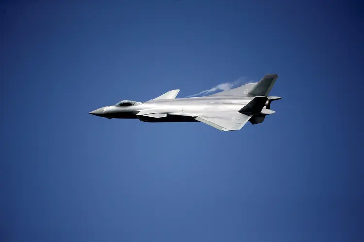 J-20: caça permite ao país reduzir o atraso em relação aos EUA (China Daily/Reuters)