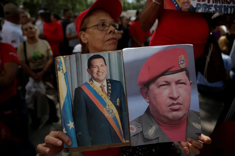 Venezuela: há vários dias, dezenas de jovens chavistas de diversas regiões do país instalaram um acampamento nos arredores do Miraflores (Marco Bello/Reuters)