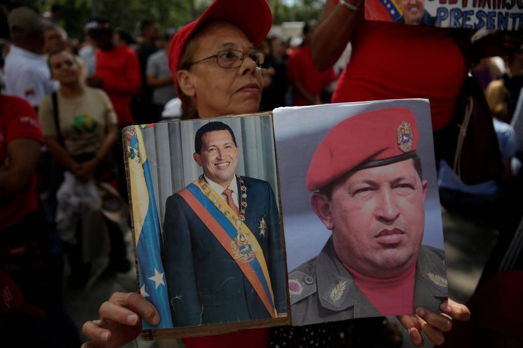 Chavistas desafiam oposição com marcha ao palácio presidencial