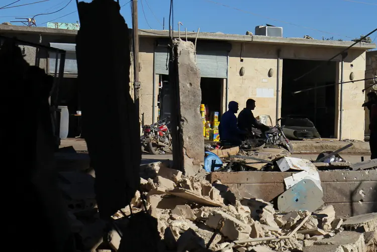 Destruição: os insurgentes começaram hoje a segunda fase da batalha (Ammar Abdullah/Reuters)