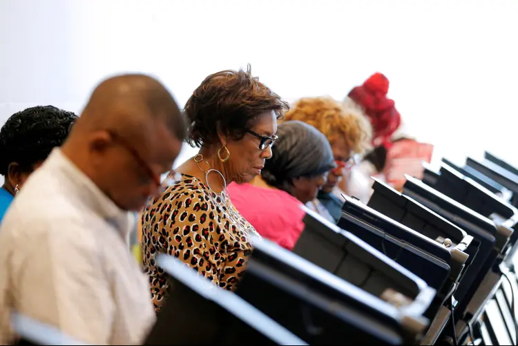 Votação: a apuração da votação antecipada indica que os democratas comparecem em maior número (Chris Keane/File Photo/Reuters)