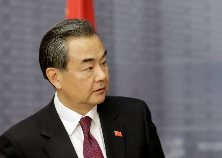 Wang Yi: Pequim afirmou que estava "gravemente preocupada" com as declarações de Trump (Ints Kalnins/Reuters)