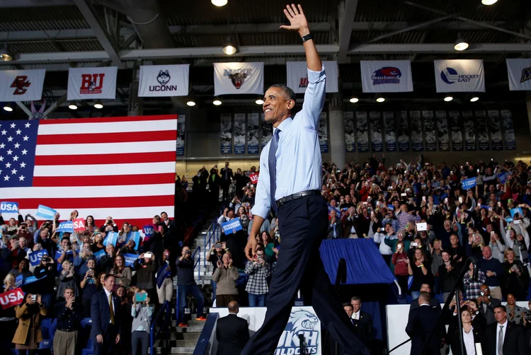 Obama: segundo Hillary, Donald Trump é "uma bala perdida que colocará tudo em risco" (Kevin Lamarque/Reuters)