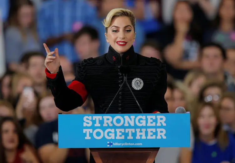 Lady Gaga: atores, comediantes e cineastas de Hollywood demonstraram seu apoio a Hillary durante a campanha (Chris Keane/Reuters)