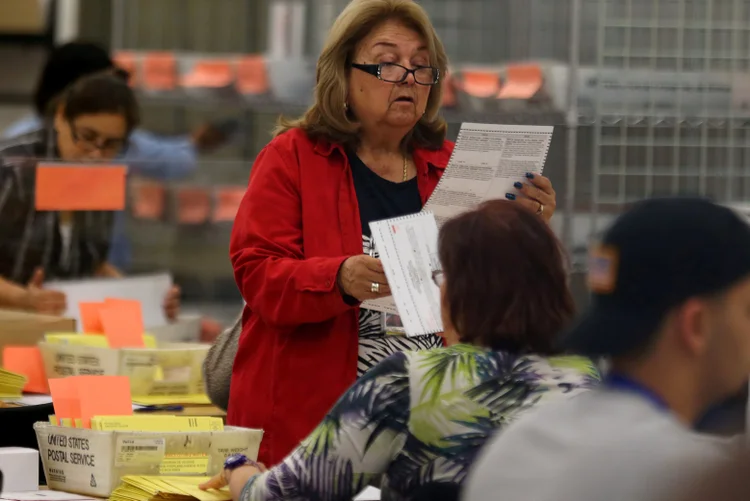Eleições: muitos não têm certeza se irão comparecer para votar (Mike Blake/Reuters)