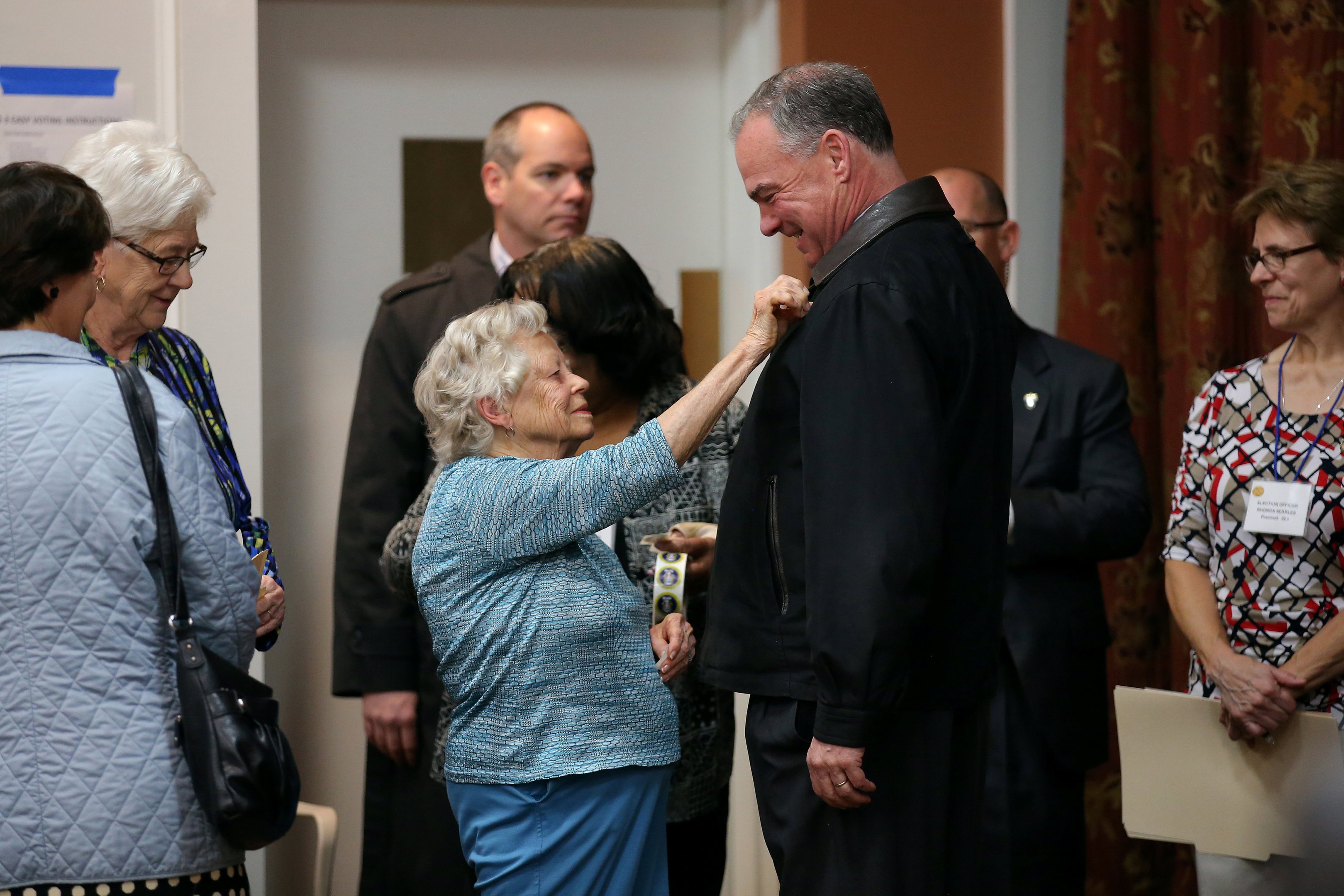 Kaine vota na Virgínia inspirado por experiência de missionário