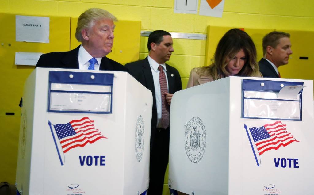 Trump vota em Manhattan e diz que tudo está indo "muito bem"