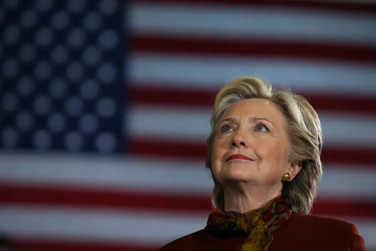Eleições americanas: Hillary afirmou que a carta de Comey, que reabriu a polêmica de seus e-mails, foi um dos fatores que modificou o voto dos eleitores em estados-chave (Carlos Barria/Reuters)