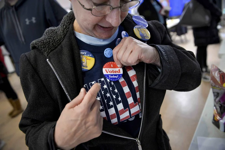 Eleição: a casa de apostas Paddy Power disse que a chance de Hillary ganhar a eleição caiu de 83,3% para 81,8% no dia da eleição (Charles Mostoller/Reuters)