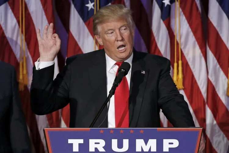Mike Pence e Donald Trump: republicano afirmou ter recebido ligação de Hillary parabenizando-o pela vitória (Mike Segar/Reuters)