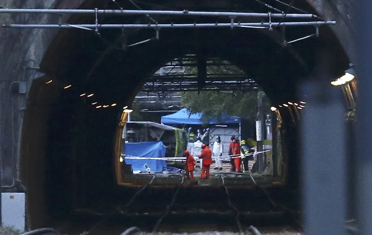 Acidente: o trem saiu da via por volta das 6h10 (horário local, 3h10 de Brasília), uma hora na qual os vagões estão muito movimentados (Neil Hall/Reuters)