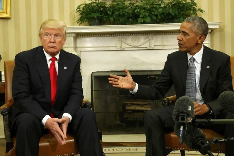 Trump e Obama: de acordo com as informações, ficarão isentos os embaixadores de carreira (Kevin Lamarque/Reuters)