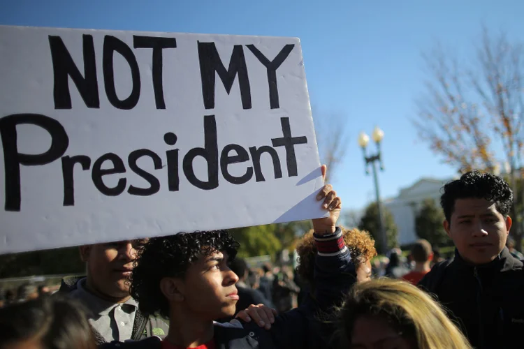 Protestos: dezenas de milhares de pessoas saíram às ruas das principais cidades dos EUA nesta quarta-feira para protestar contra a eleição de Trump (Carlos Barria/Reuters)