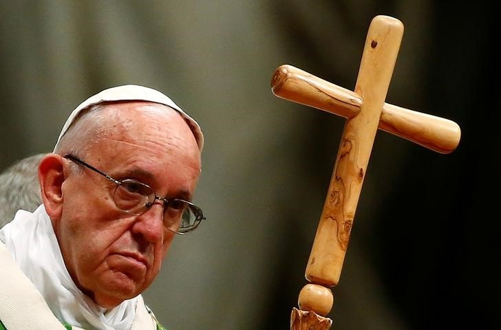 Sem-teto recebem assento reservado em missa do Papa Francisco