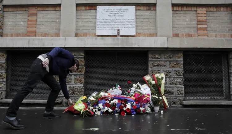 Um ano dos ataques terroristas em Paris:  A passagem do tempo foi aliada dos parisienses (Benoit Tessier/Reuters)