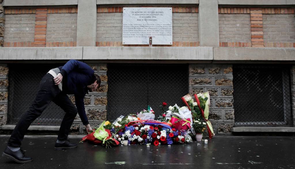 Um ano depois, Paris luta para superar trauma dos atentados